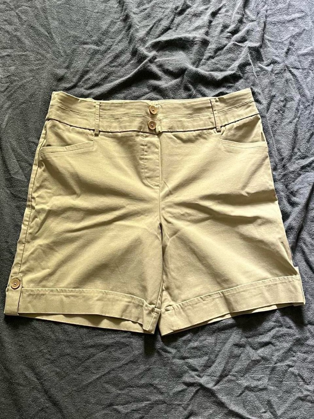 Rekucci women’s beige shorts